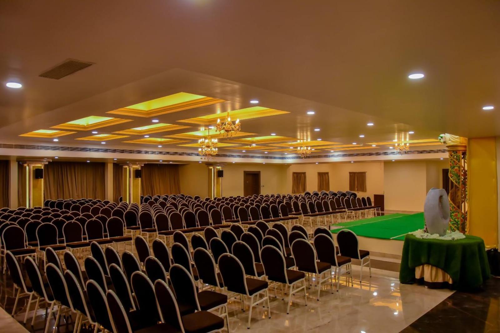 Silver Stone Park Resort, Kovilpatti Exterior photo